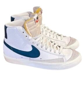 Nike BLAZER MID '77 VNTG- Teal.
Size:6 EXCELLENT CONDITION